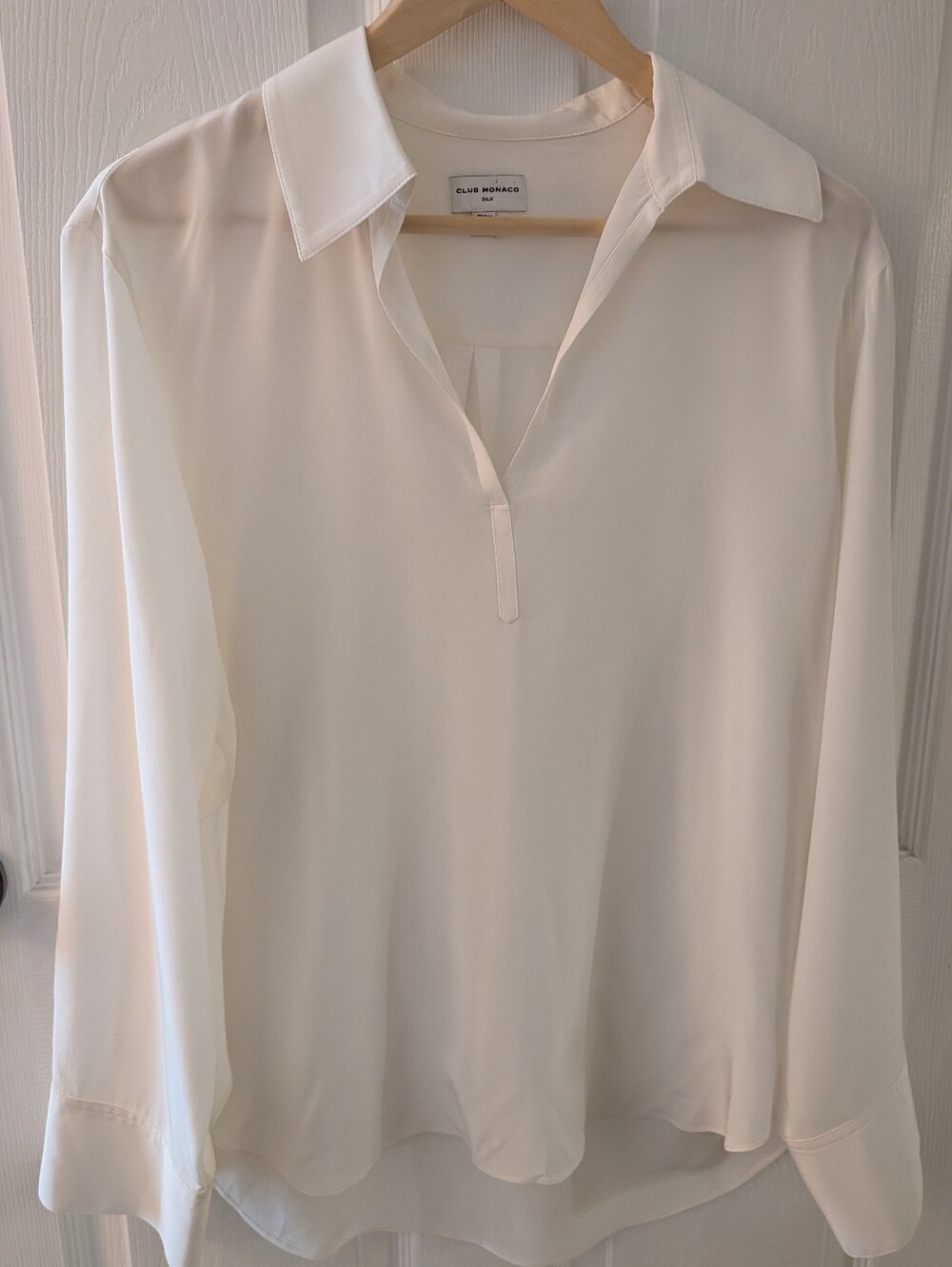 Club Monaco White Silk Collared V-Neck Long Sleeve Blouse